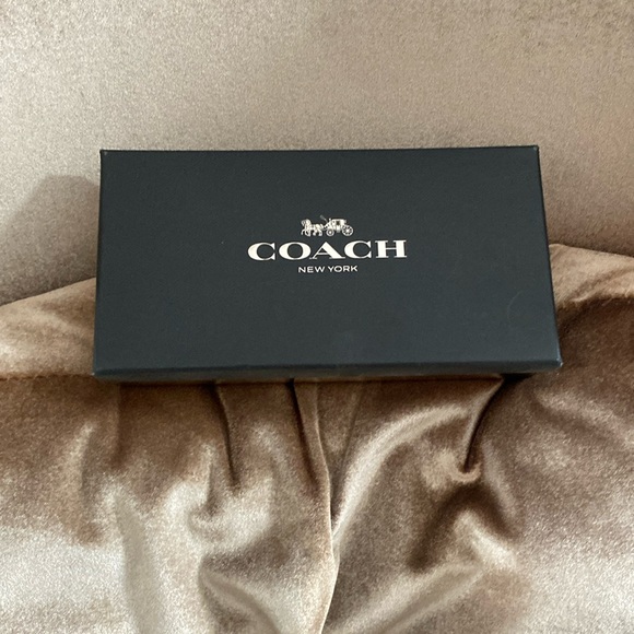 Coach wallet , lots of storage for your cards . - Picture 1 of 4
